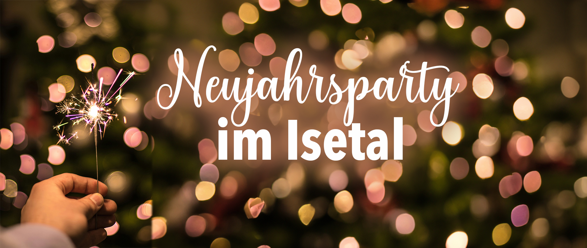 Feuerwerkskörper am Nachthimmel mit dem Schriftzug 'Neujahrsparty' und Illustrationen von einem Ballon, einem Bowlerhut und einer Sektflasche.